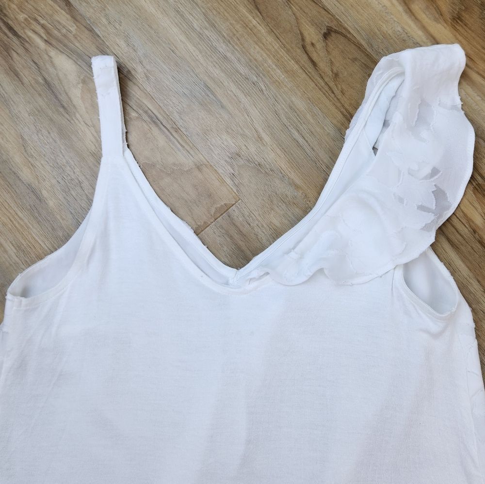 ☔️💜White Cascading Ruffle Front Sleeveless Top Small - Picture 4 of 12
